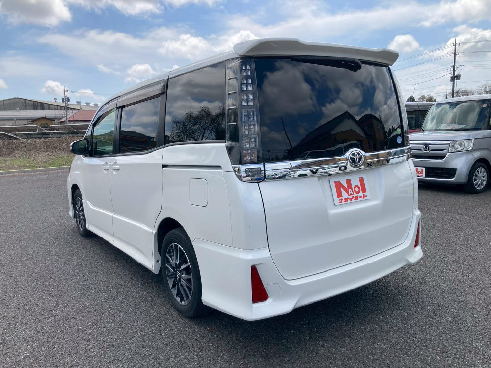トヨタ　ヴォクシー　ZS6枚目