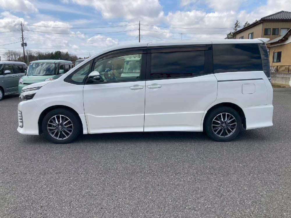 トヨタ　ヴォクシー　ZS7枚目