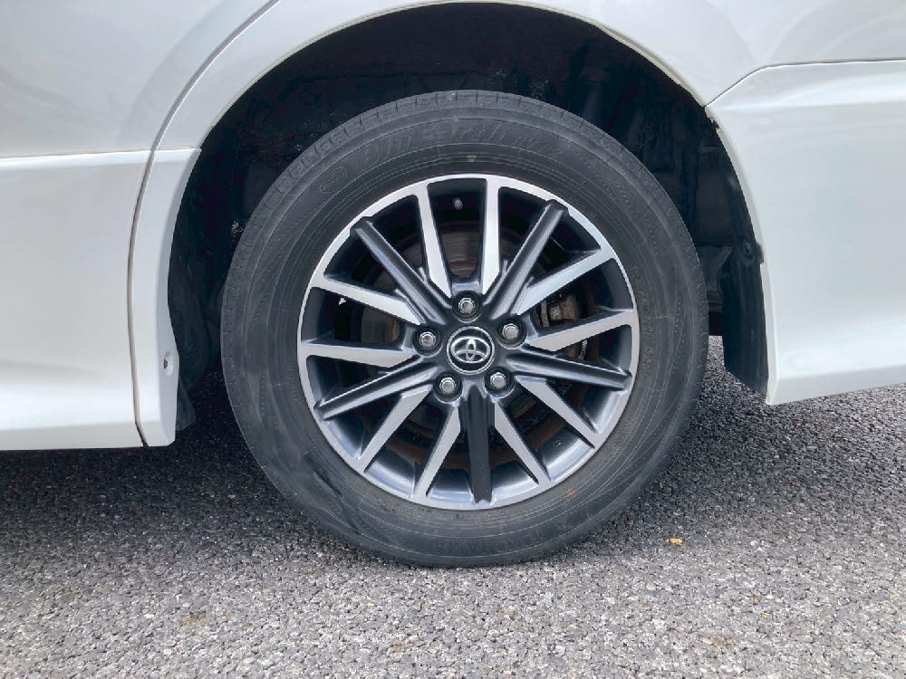 トヨタ　ヴォクシー　ZS8枚目