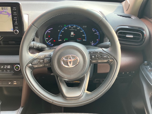 トヨタ　ヤリスクロスハイブリッド　Z10枚目