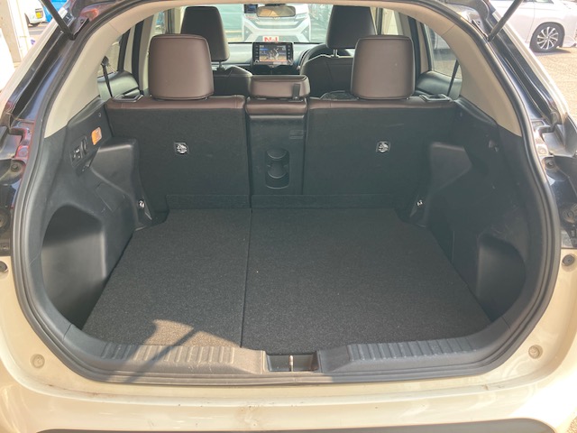 トヨタ　ヤリスクロスハイブリッド　Z8枚目