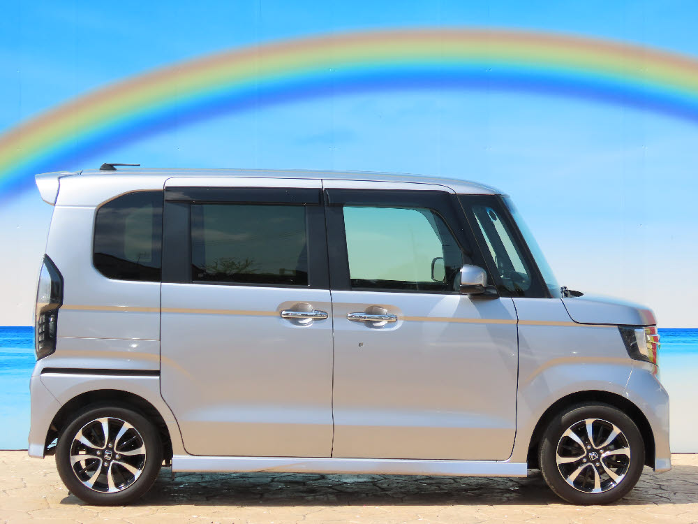 ホンダ　Ｎ ＢＯＸカスタム　G・Lホンダセンシング3枚目