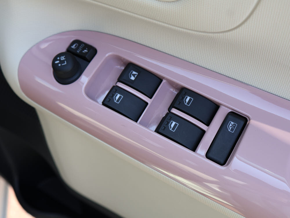 ダイハツ　ムーヴキャンバス　XメイクアップリミテッドSAⅢ17枚目