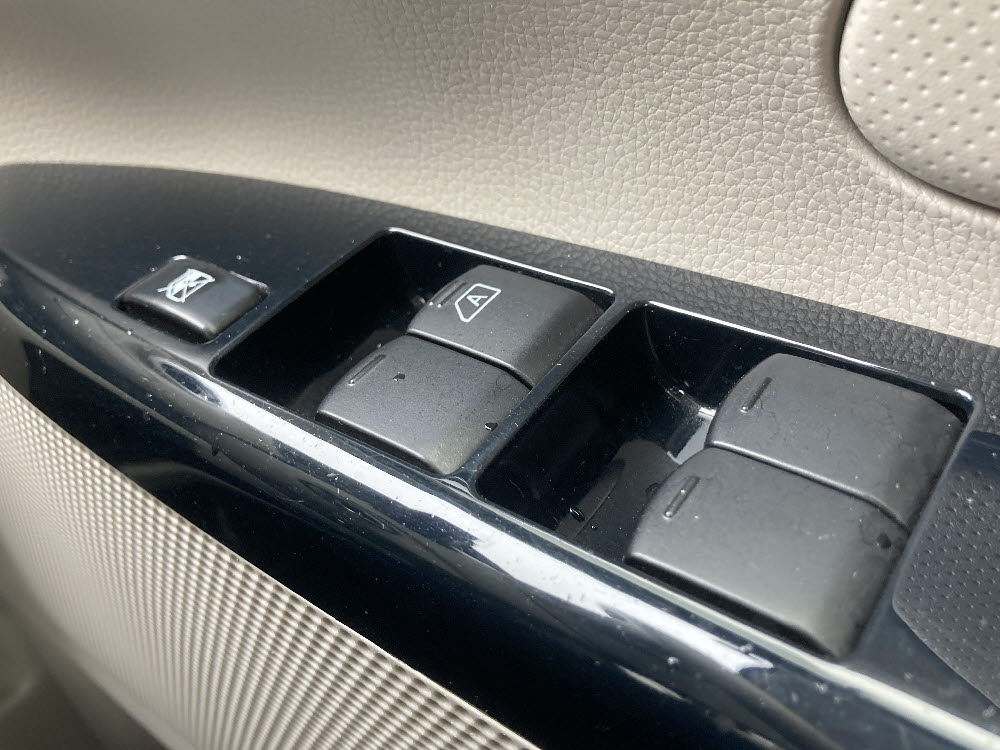 ニッサン　デイズ　J17枚目