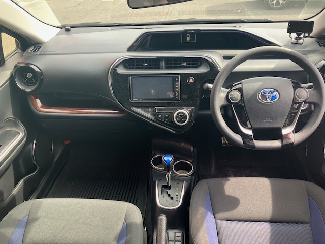 トヨタ　アクア　S9枚目