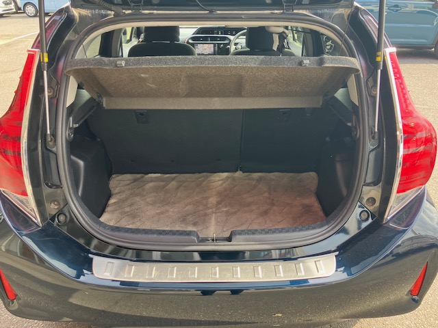 トヨタ　アクア　S8枚目