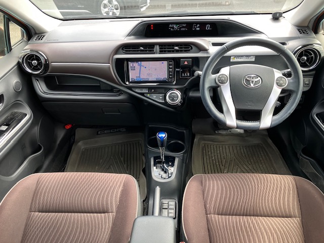 トヨタ　アクア　G9枚目