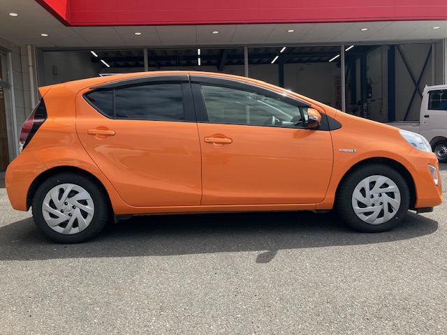 トヨタ　アクア　G3枚目