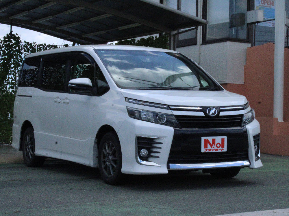 トヨタ ヴォクシー ZS2枚目