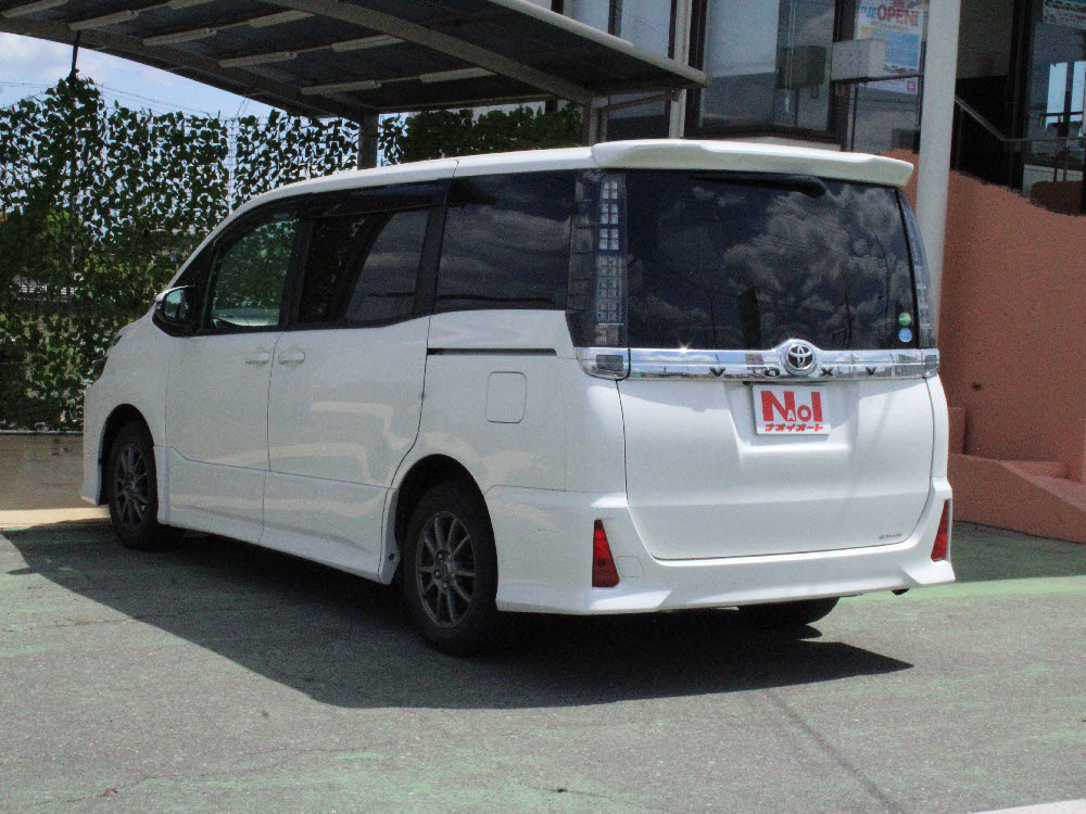 トヨタ ヴォクシー ZS6枚目