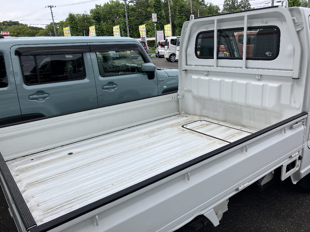 スズキ　キャリートラック　KC 4WD MT4枚目