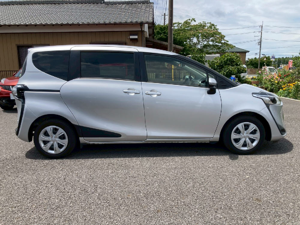 トヨタ シエンタ ハイブリッドX3枚目