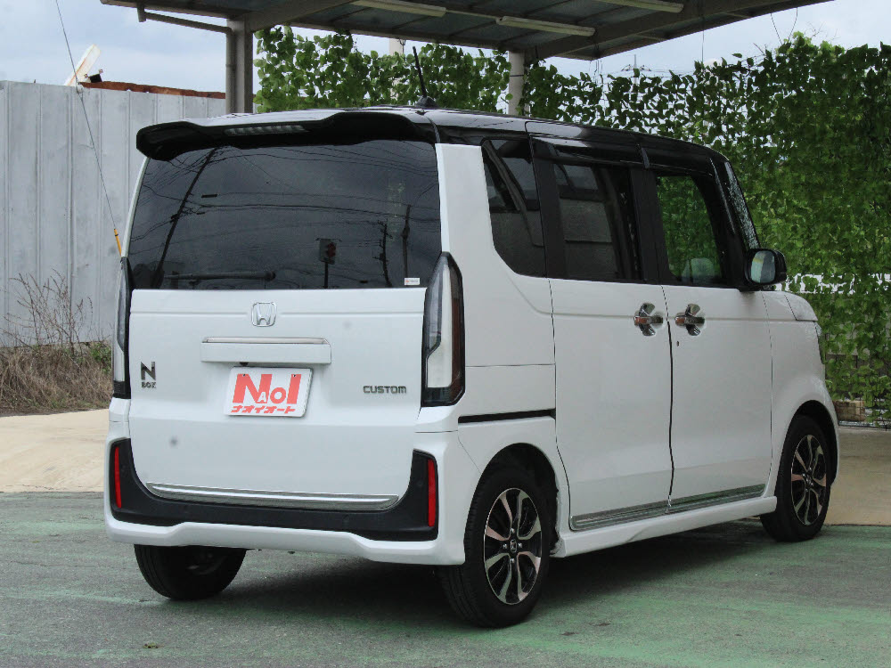 ホンダ　N BOXカスタム　コーディネートスタイル　2トーン4枚目