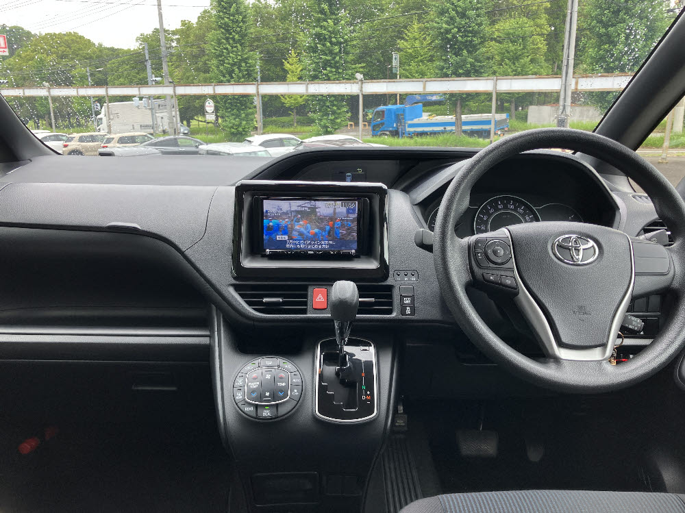 トヨタ　ヴォクシー　X8枚目