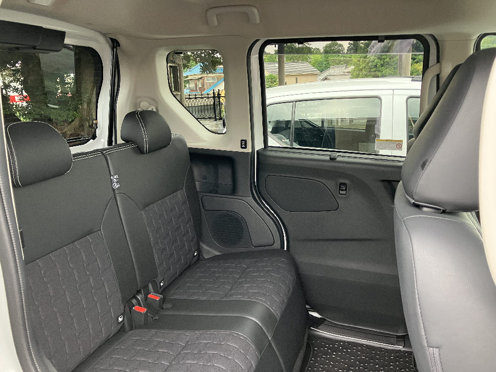 ミツビシ　デリカミニ　T Premium 4WD　9枚目