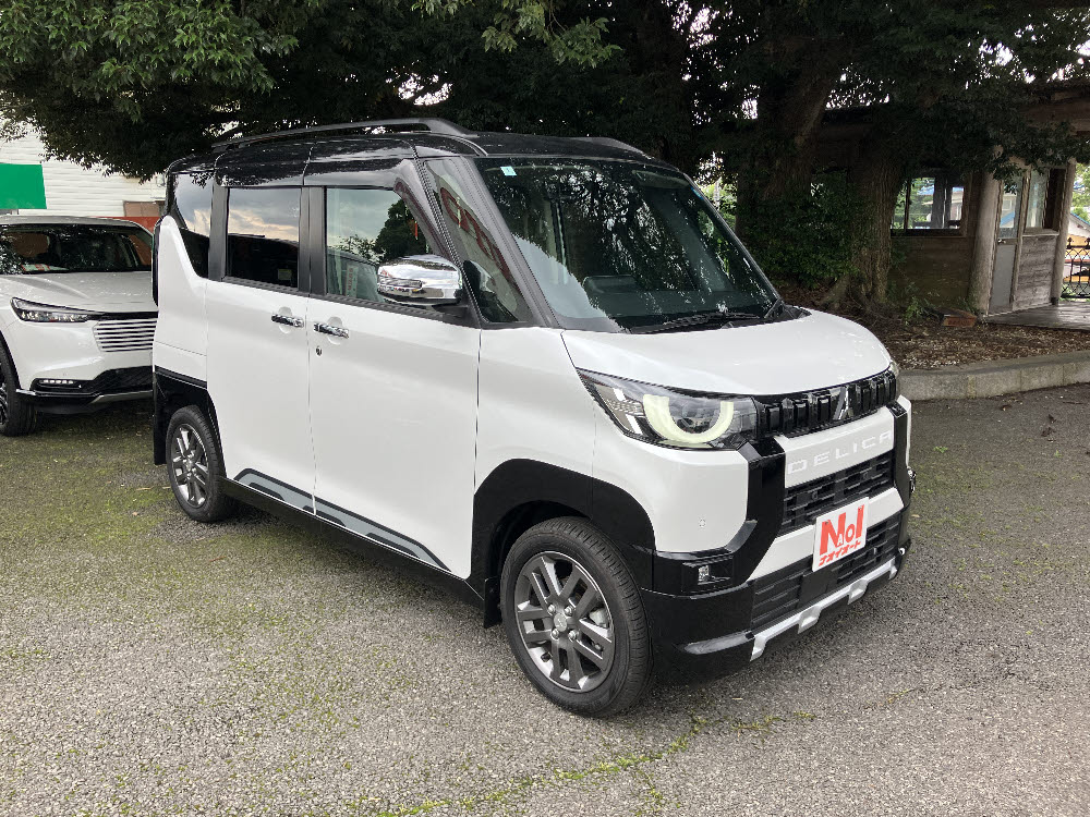 ミツビシ　デリカミニ　T Premium 4WD　2枚目