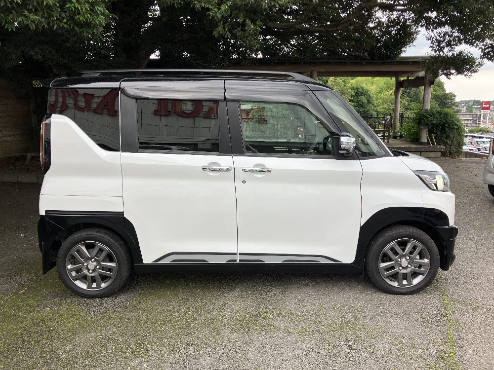 ミツビシ　デリカミニ　T Premium 4WD　3枚目