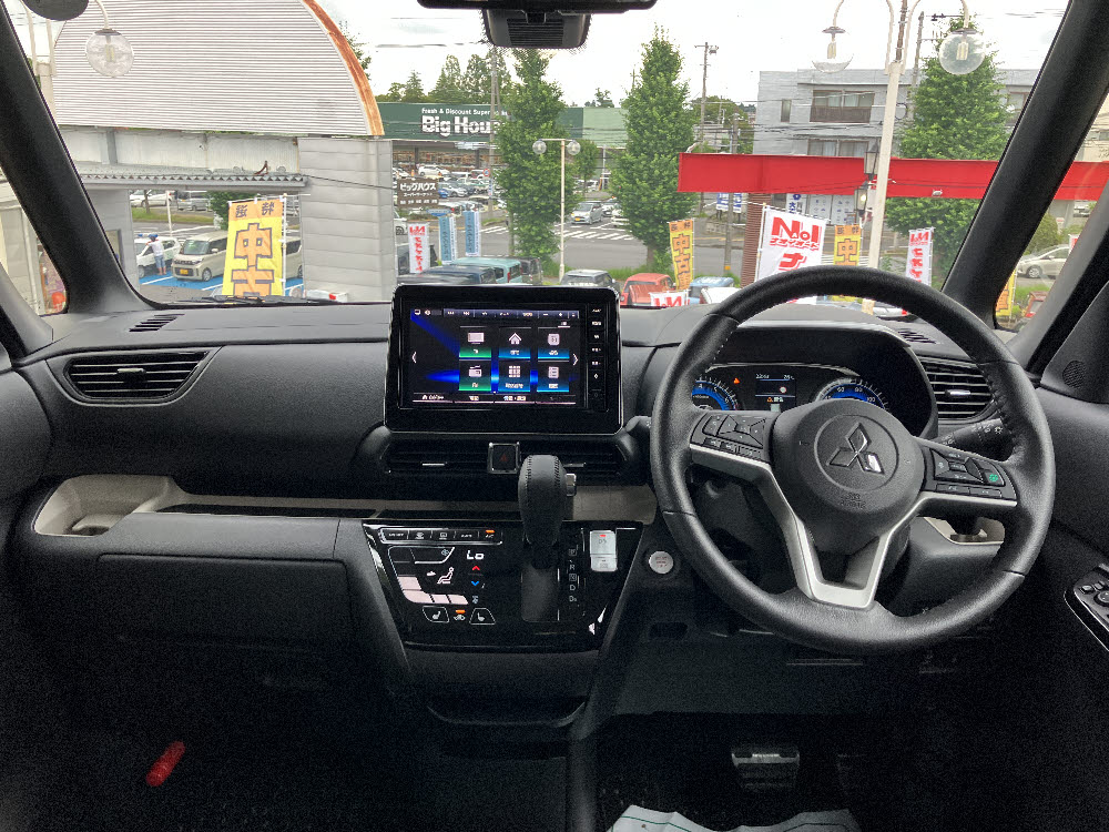 ミツビシ　デリカミニ　T Premium 4WD　8枚目