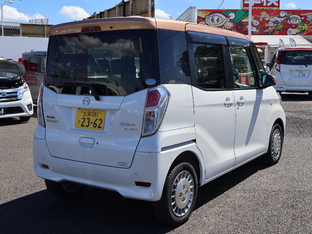 ニッサン デイズルークス ボレロX(2トーン)3枚目