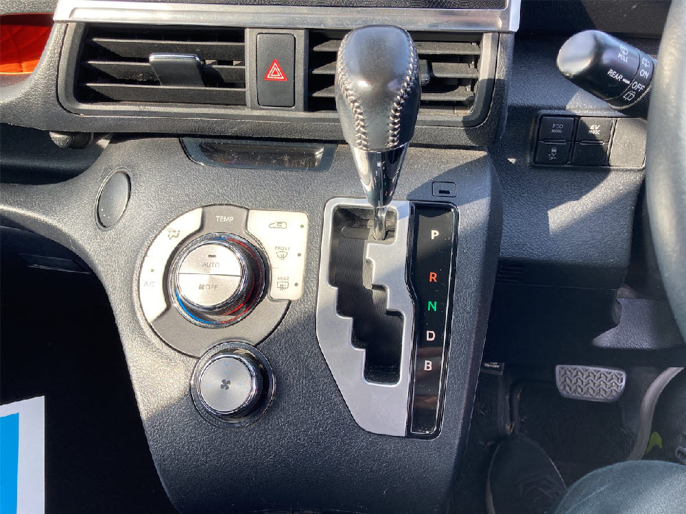 トヨタ　シエンタ　HYBRID　G　7人乗り16枚目