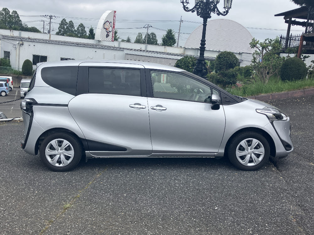 トヨタ シエンタHV X 7人乗り レンタアップ3枚目