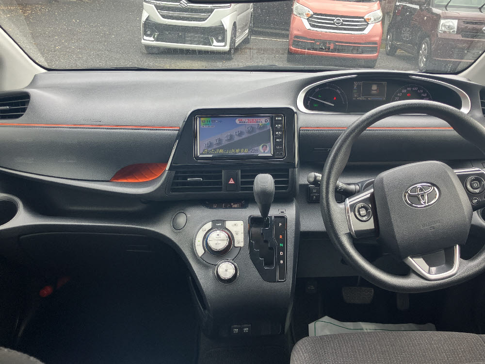 トヨタ シエンタHV X 7人乗り レンタアップ8枚目