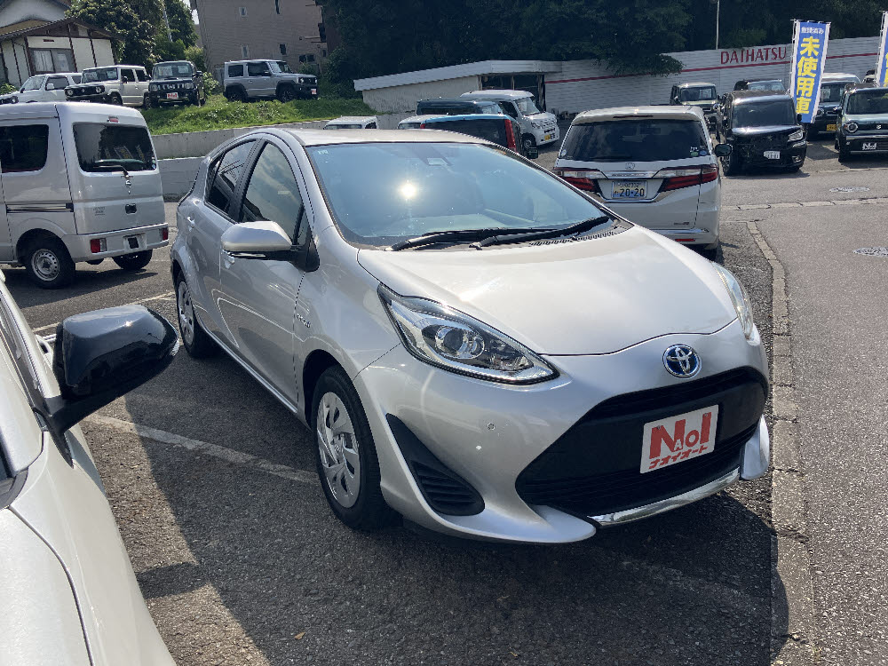 トヨタ　アクア　S2枚目
