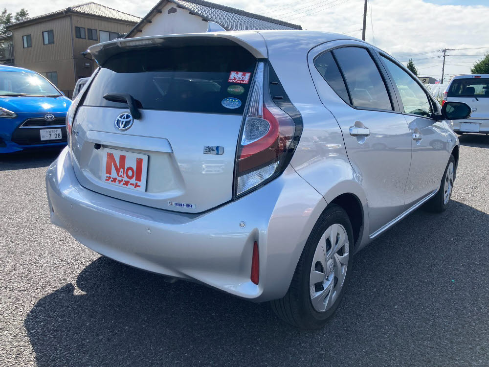 トヨタ アクア S レンタアップ4枚目