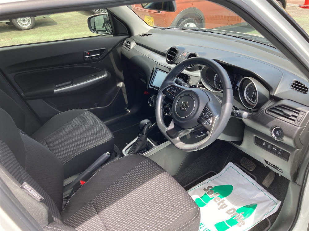 スズキ　スイフトHYBRID　RS9枚目