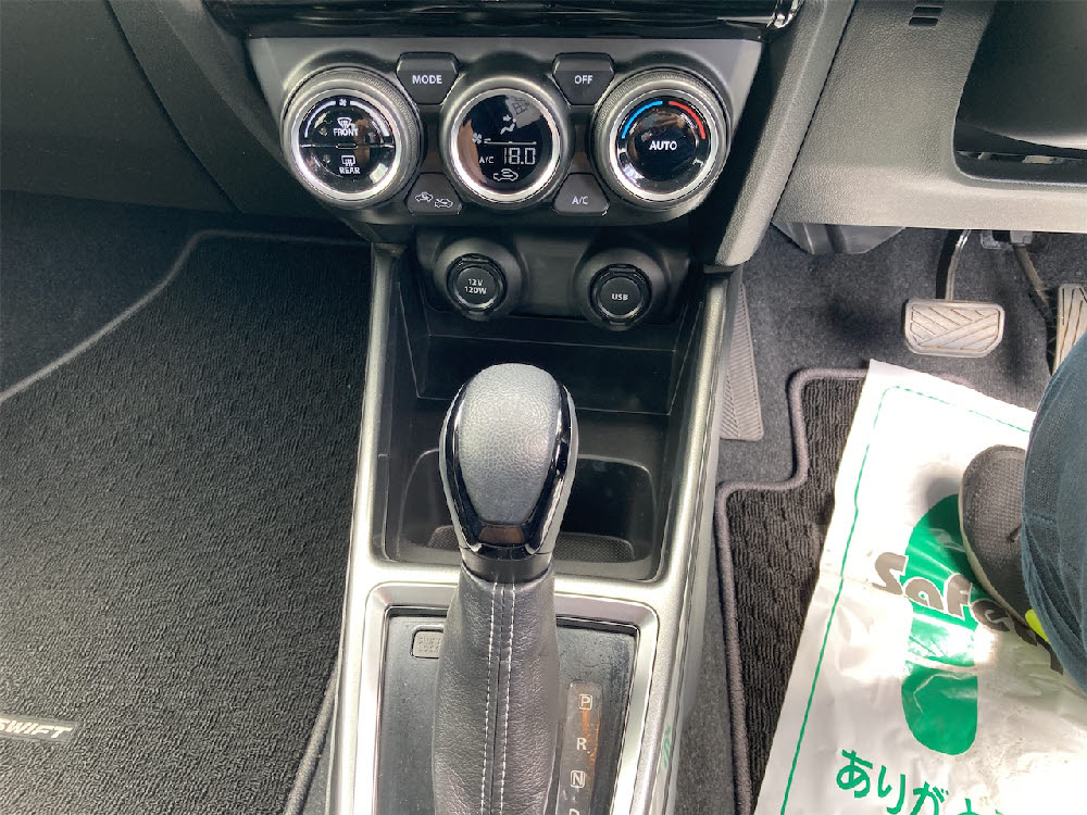 スズキ　スイフトHYBRID　RS17枚目