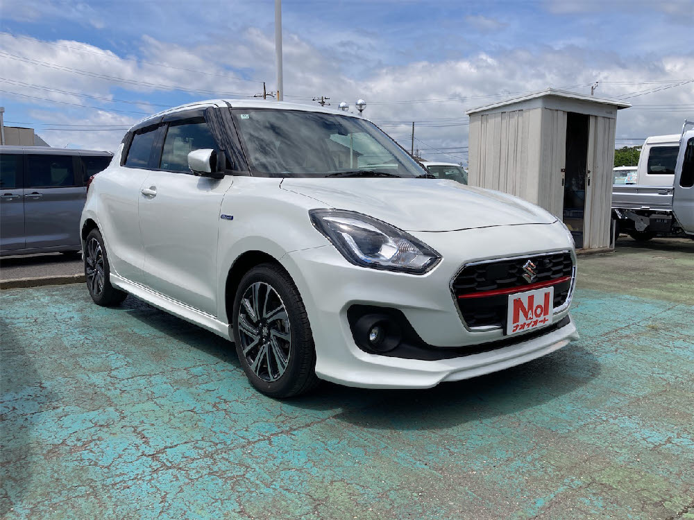 スズキ　スイフトHYBRID　RS1枚目