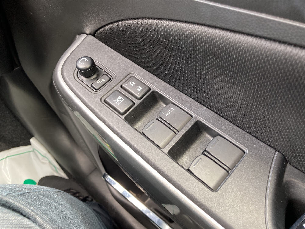 スズキ　スイフトHYBRID　RS19枚目
