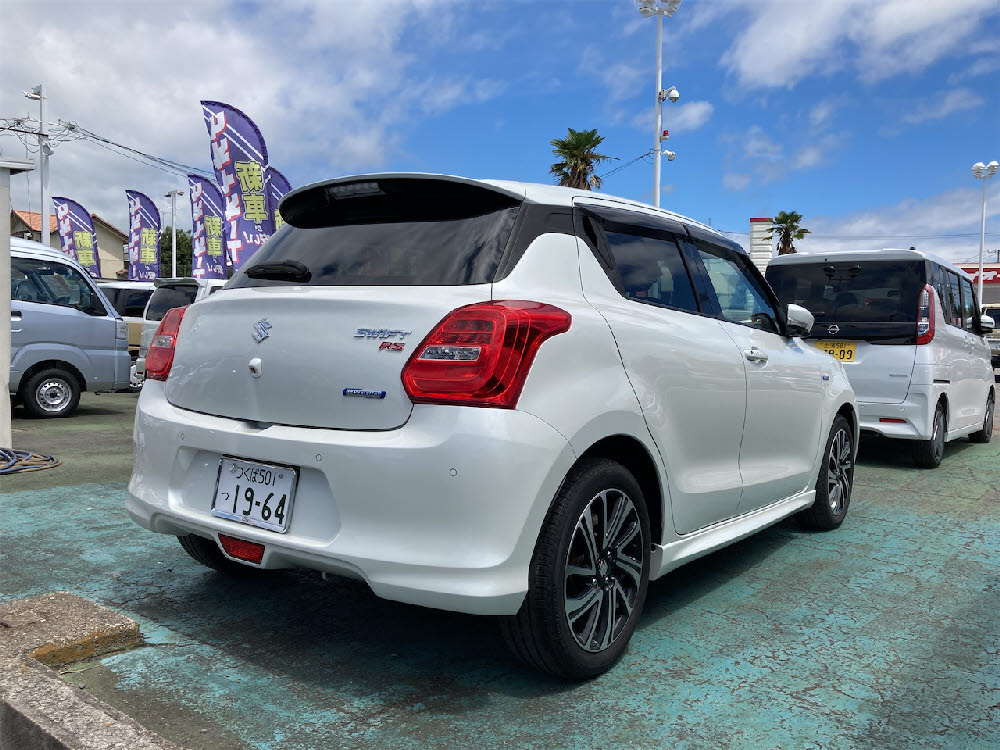 スズキ　スイフトHYBRID　RS2枚目