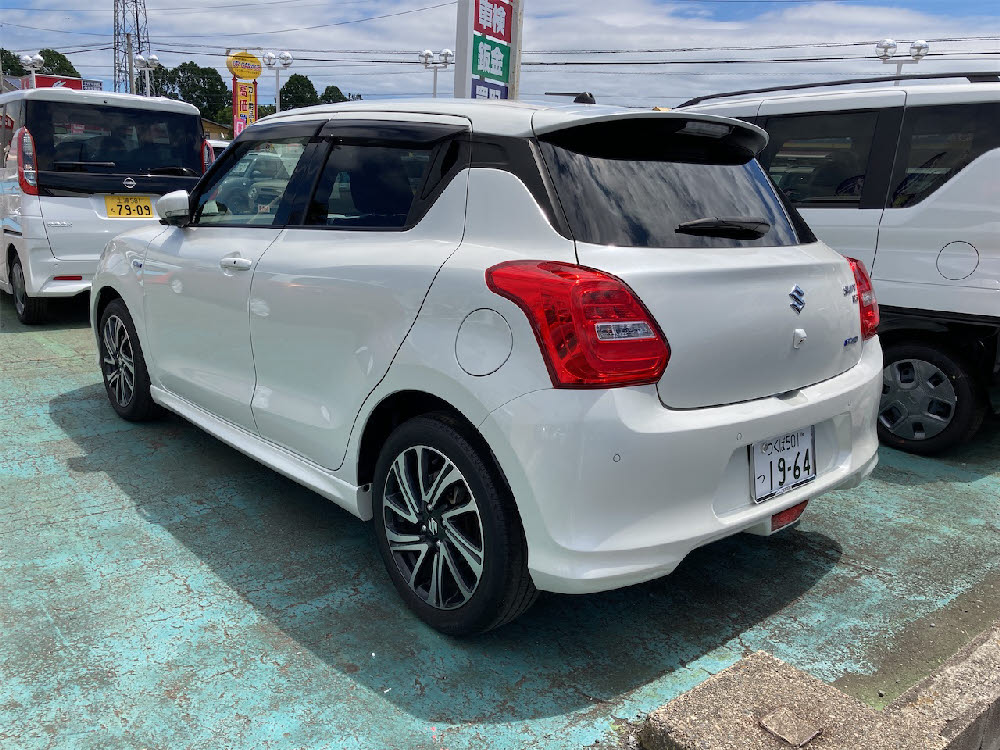 スズキ　スイフトHYBRID　RS3枚目