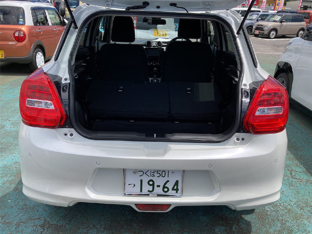 スズキ　スイフトHYBRID　RS8枚目