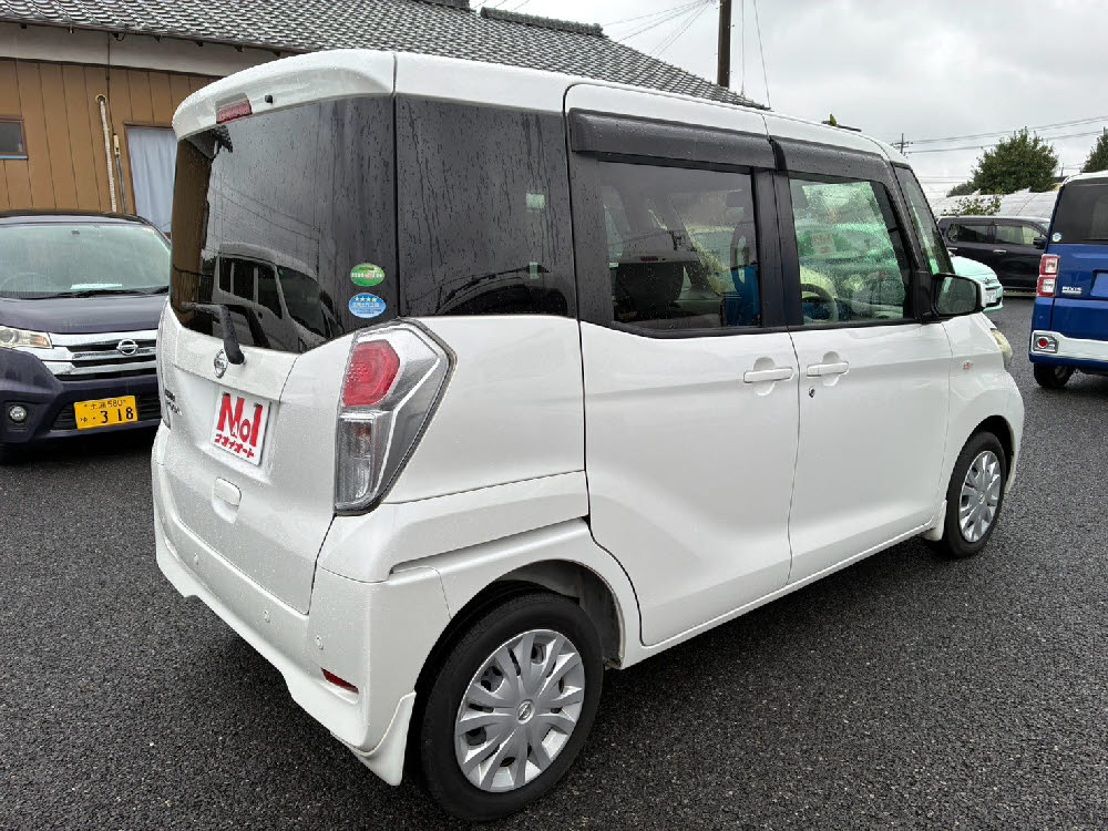 ニッサン デイズルークス SエマB4枚目
