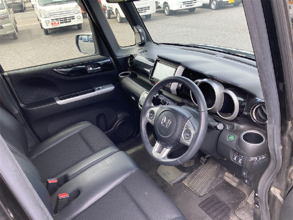 ホンダ　N-BOX カスタム　GターボLパッケージ9枚目