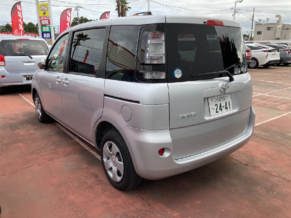トヨタ　シエンタ　X3枚目