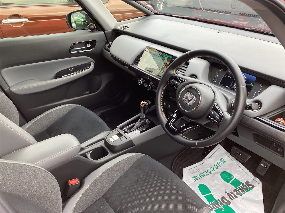 ホンダ　フィット e:HEV　RS9枚目