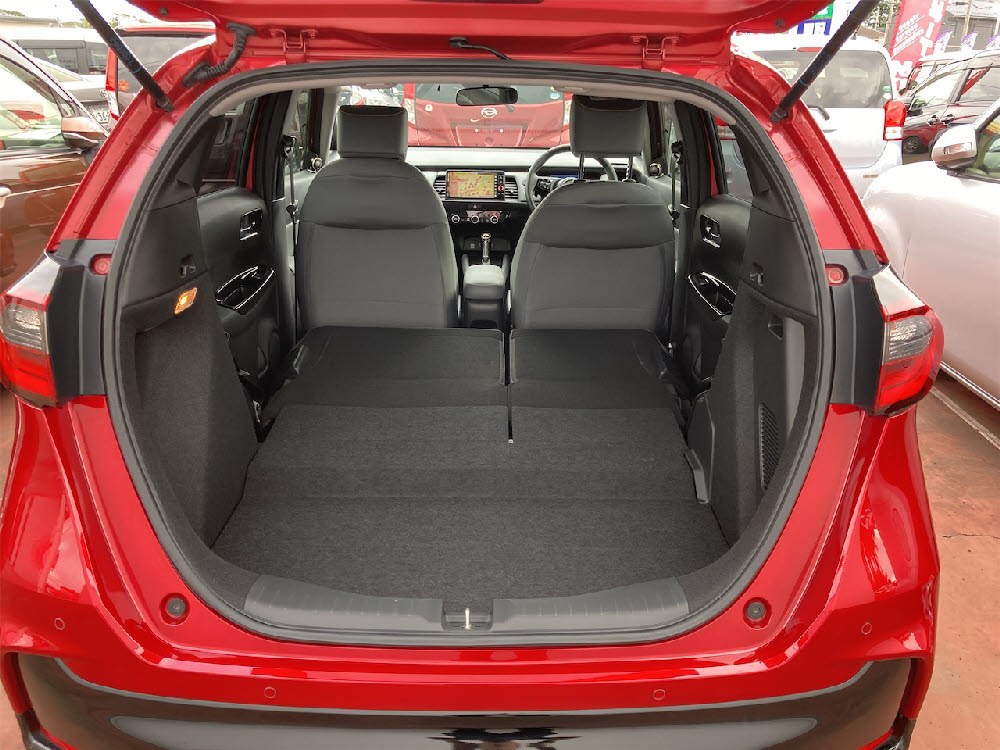 ホンダ　フィット e:HEV　RS8枚目