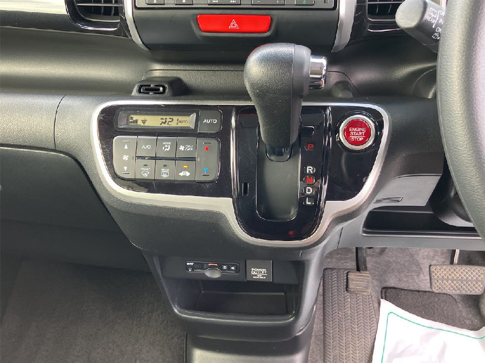 ホンダ　N-BOX カスタム　GLパッケージ18枚目