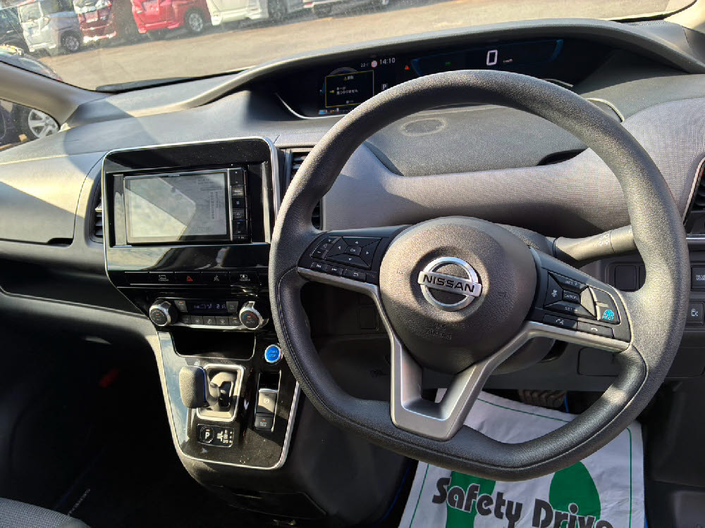 ニッサン セレナ e-POWER XV12枚目