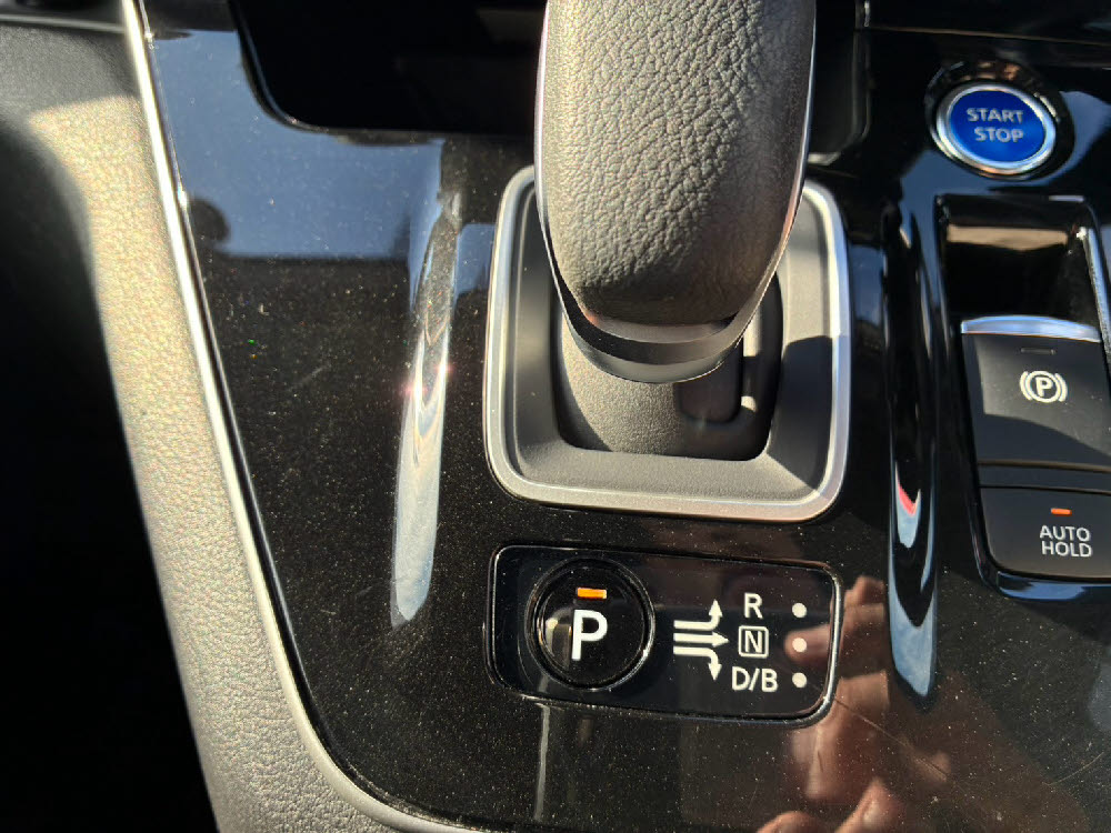 ニッサン セレナ e-POWER XV17枚目