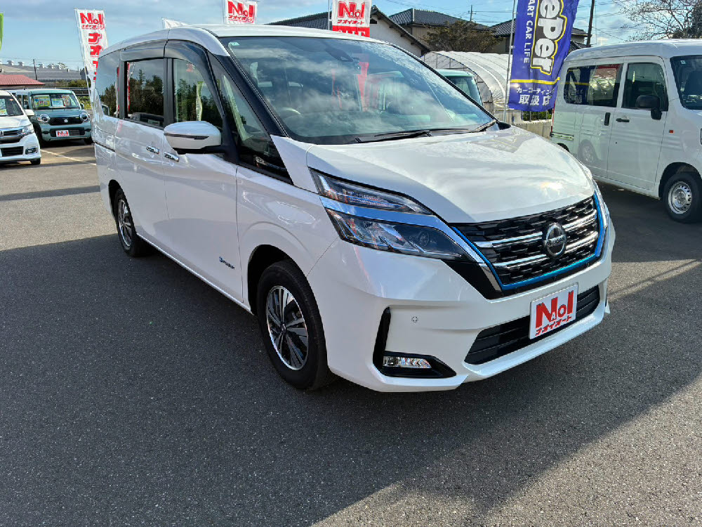 ニッサン セレナ e-POWER XV2枚目
