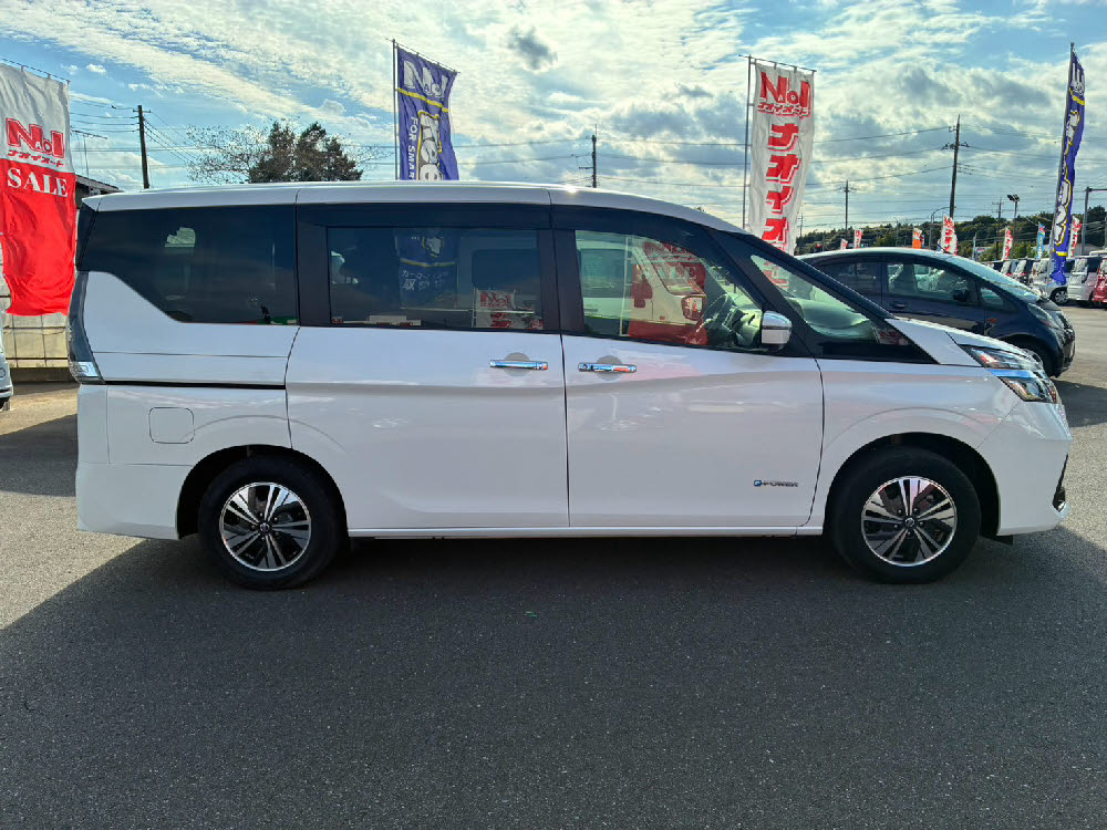 ニッサン セレナ e-POWER XV3枚目