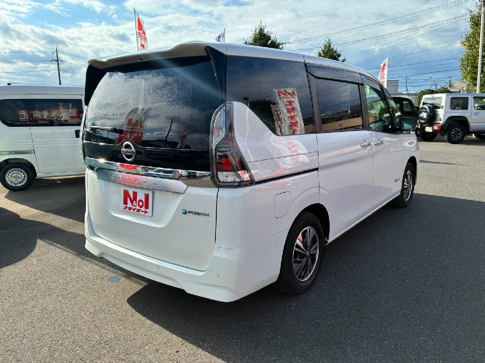 ニッサン セレナ e-POWER XV4枚目