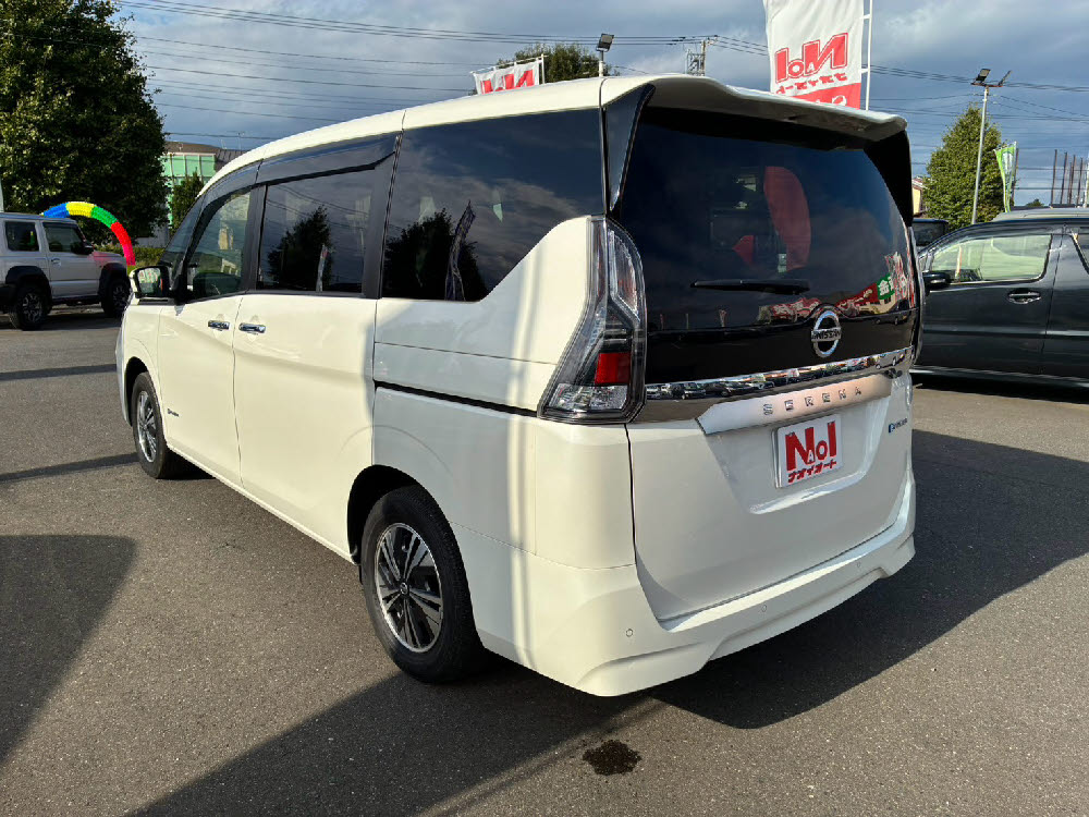 ニッサン セレナ e-POWER XV6枚目