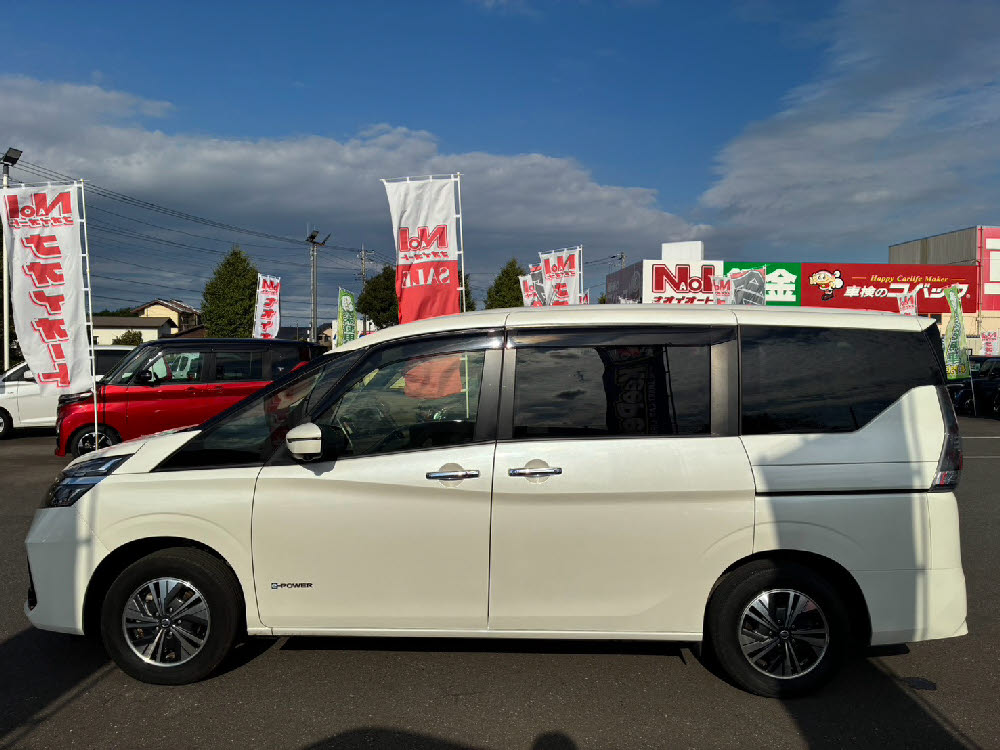 ニッサン セレナ e-POWER XV7枚目