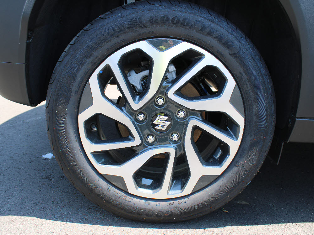 スズキ　フロンクス 2WD ナビ付13枚目