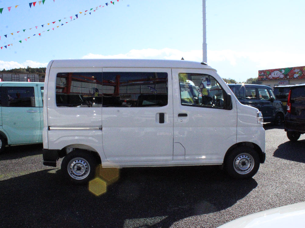 ダイハツ　ハイゼットカーゴ　デラックス3枚目